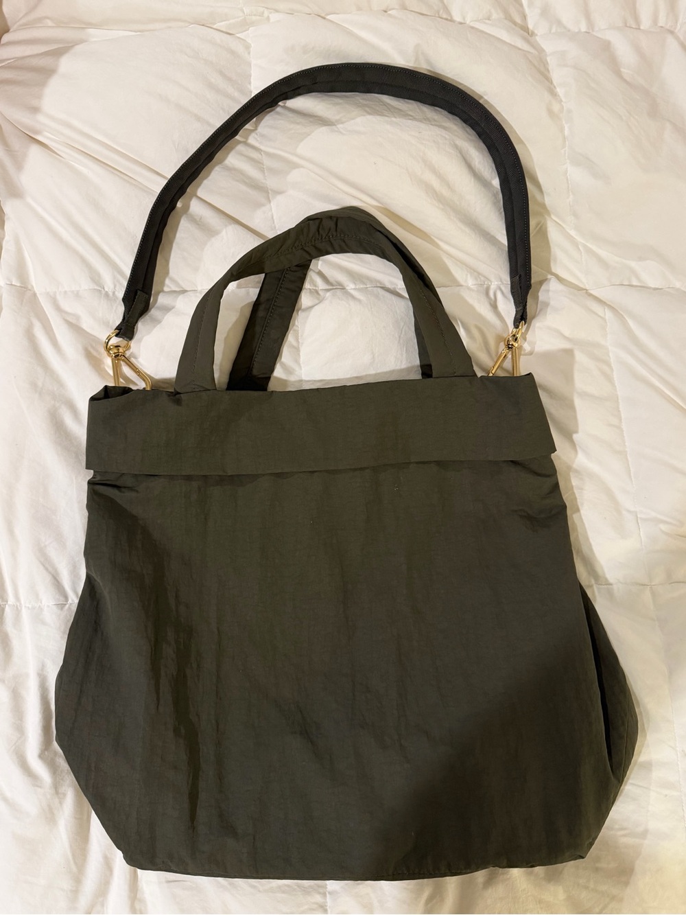 lululemon on my level 20l Dark Olive tote gold hardware - Picture 2 of 5